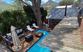 Cosy And Unique Family Retreat In Hout Bay